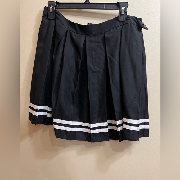 Hot Topic Dresses & Skirts - Hot Topic black with white stripe skater skirt